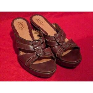 clarks sandals Artisan Collection Size 7M Leather Brown Comfort Slip On, Heeled